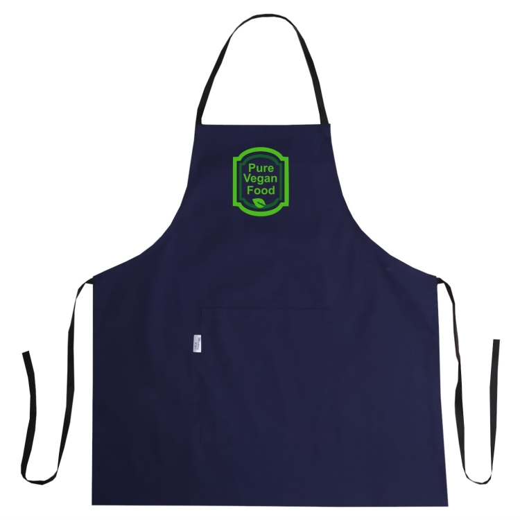 Grembiule da cucina con logo 'Pure vegan food' in uso.