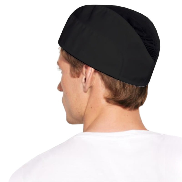 Berretto premium nero con rete e finitura elegante.