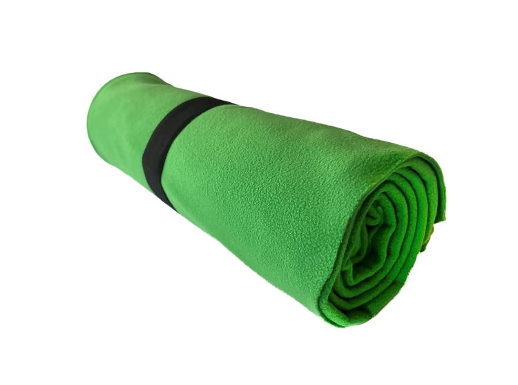 Coperta in pile verde per ogni occasione.