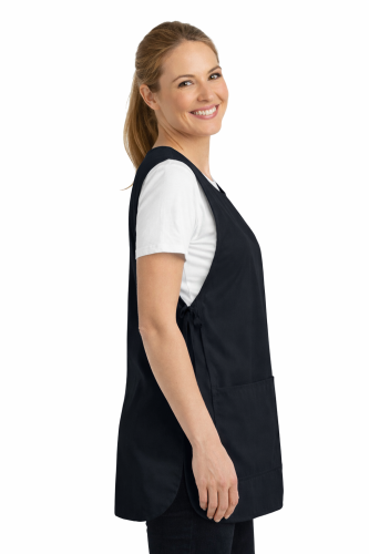 Fartuszek kuchenny wkładany przez głowę zawiązywany z boku z podwójną kieszenią kolor granatowy widok z boku.png