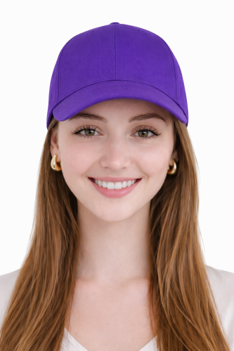 Czapka z twardym daszkiem kolor purpurowy widok z przodu.png